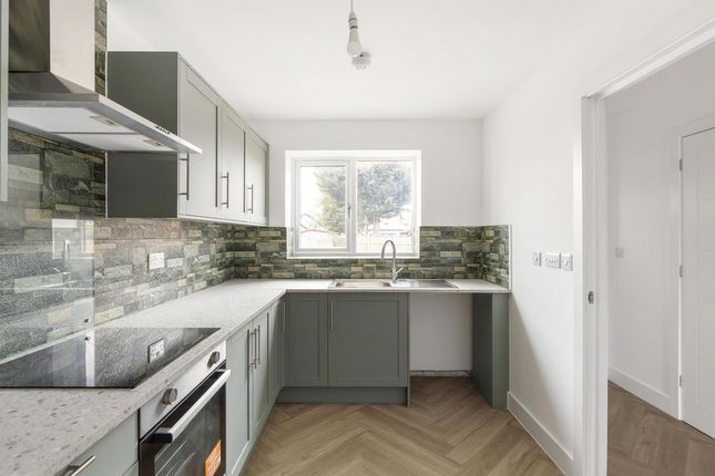 71, Bower Way, Slough photo 3