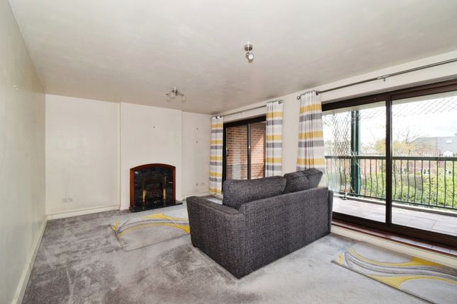 Flat for sale in Hawthorne Drive, Leicester, Leicestershire