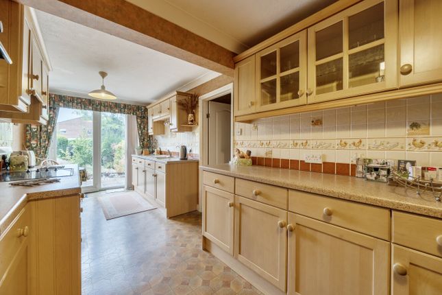 15, Kerrs Way, Swindon photo 4
