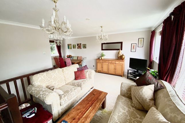 17 Chestnut Close, Wilmslow photo 2
