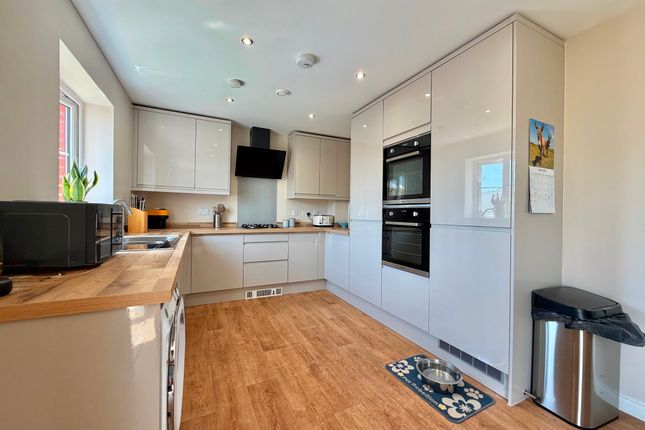 85 Highbrook Way, Lydney photo 3