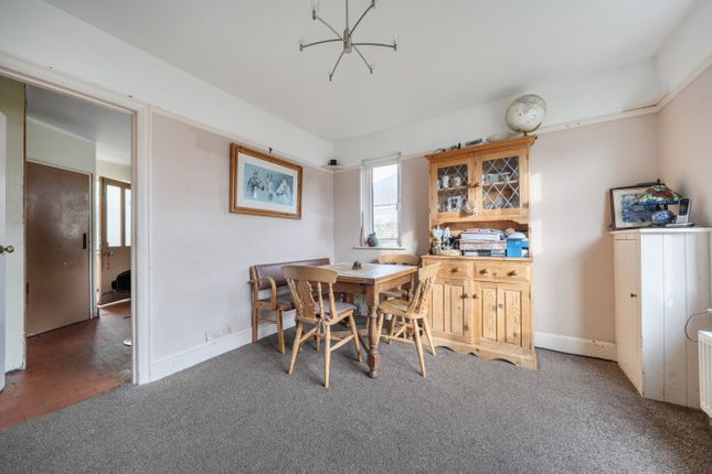 28, Bassett Road, West Sussex photo 3