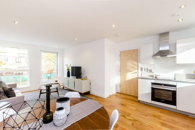 Flat to rent in Plender Street, Camden Town, London