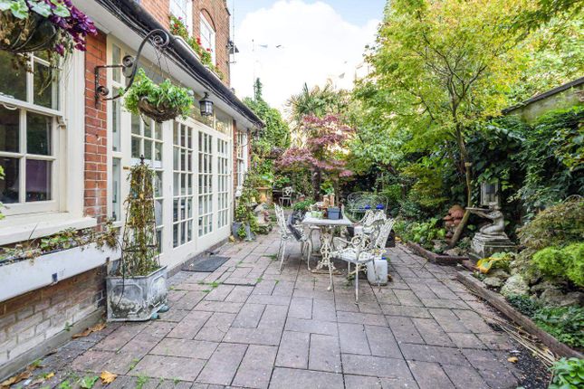 Cottage for sale in Greenberry Street, London