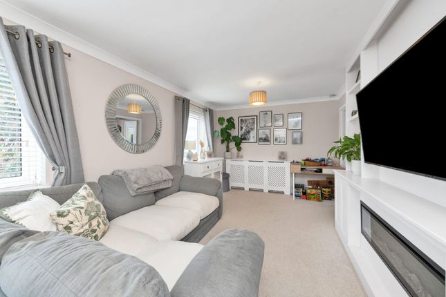 28 Weston Avenue, Royston photo 3