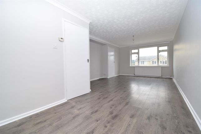 11, Brownhill Close, Batley photo 2
