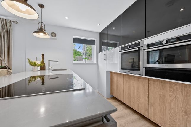 5, Bradfield Close, Guildford photo 3
