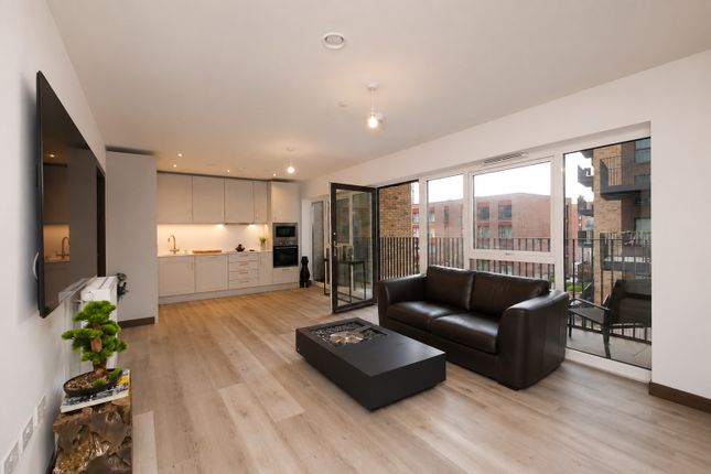 Flat 24, Edward Point, Barking photo 4