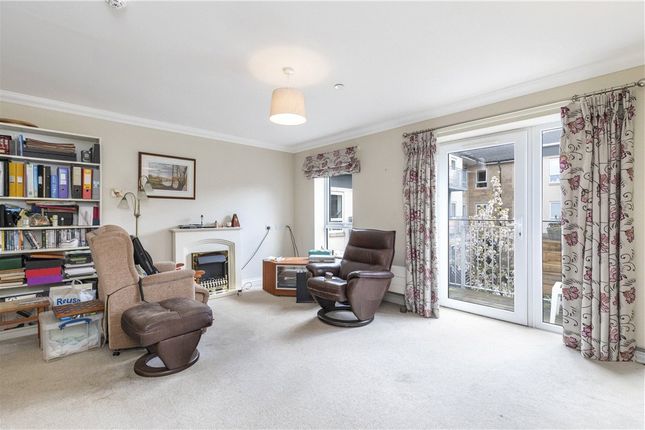 28 Emmandjay Court,, Valley Drive, West Yorkshire photo 2