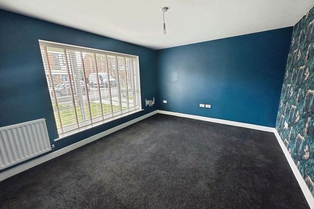 7, Holly Way, Morpeth photo 2