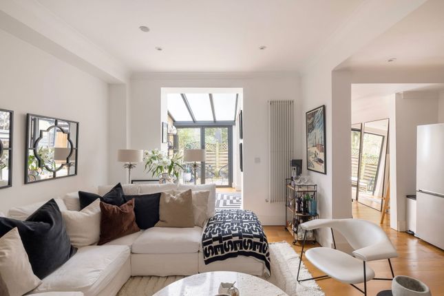 32, Leamington Road Villas, London photo 4