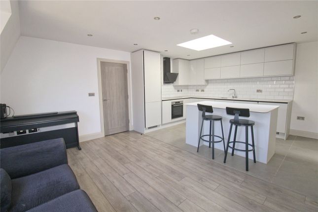 Flat 6, 33-34 Fore Street, Wiltshire photo 3