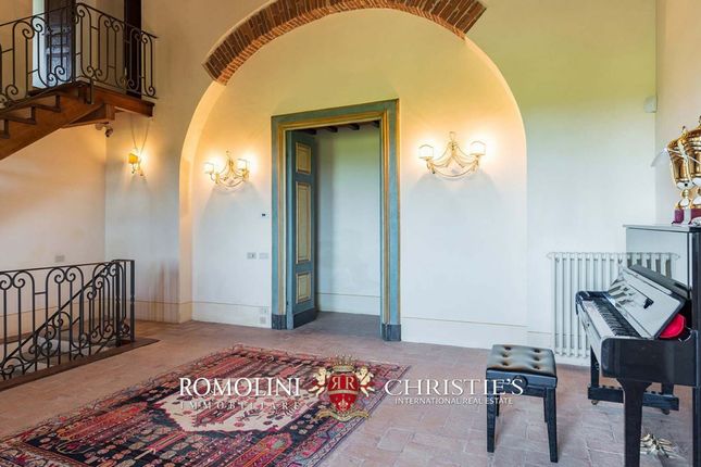Villa for sale in Monte San Savino, Tuscany, Italy