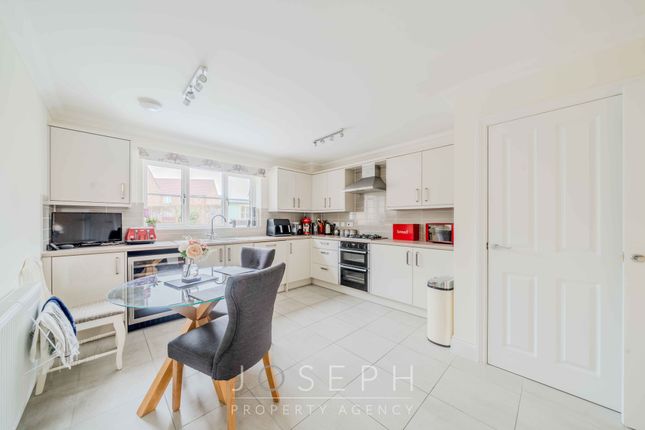 26 Roe Deer Drive, Ipswich photo 2