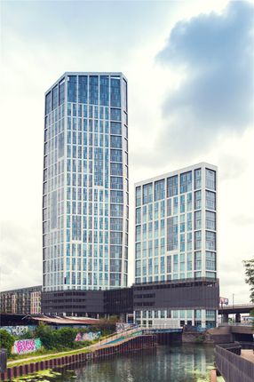Flat to rent in City West Tower, 6 High Street, Stratford, London