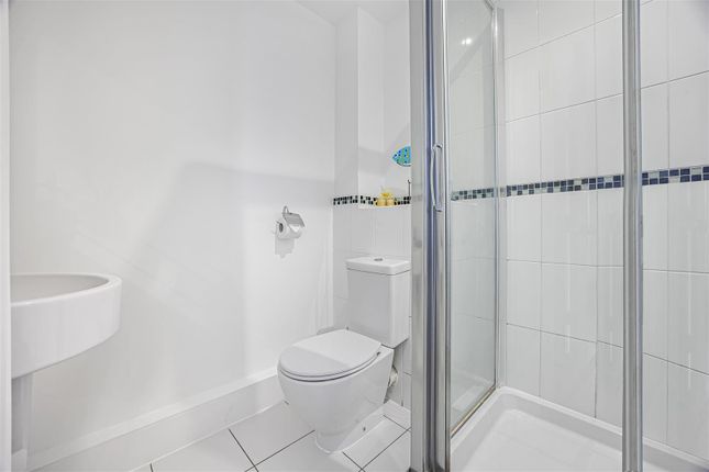 Flat for sale in Drake Way, Reading