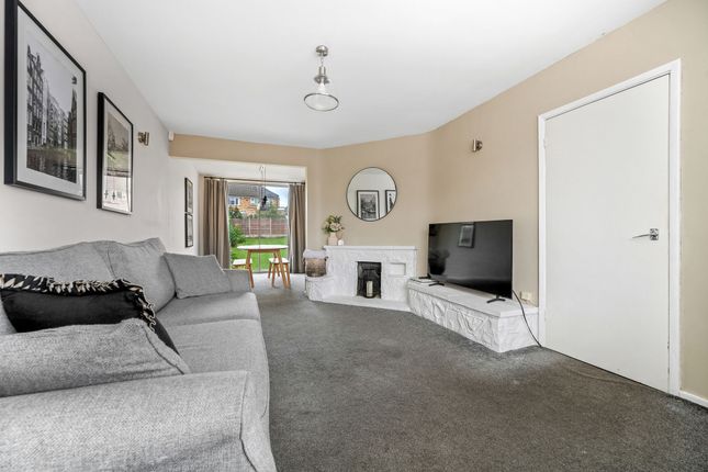 10 Mayfield Drive, Wigston photo 2