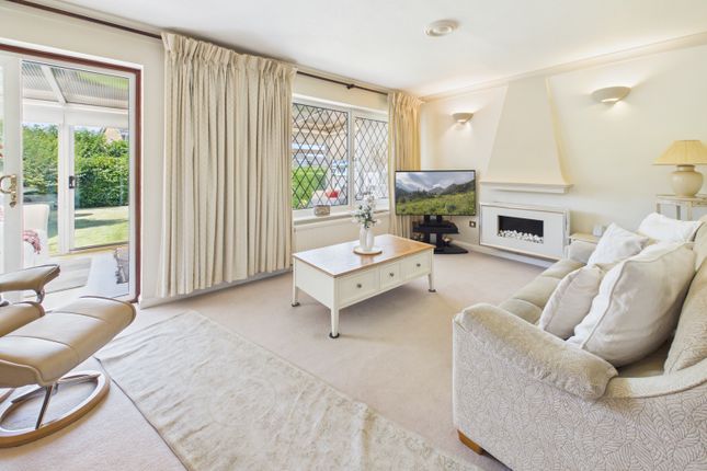 33, Hatton Close, Dronfield photo 2