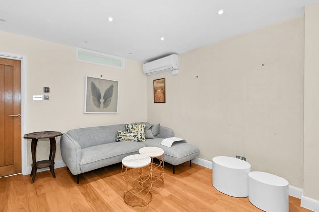 13 Abinger Mews, London photo 4