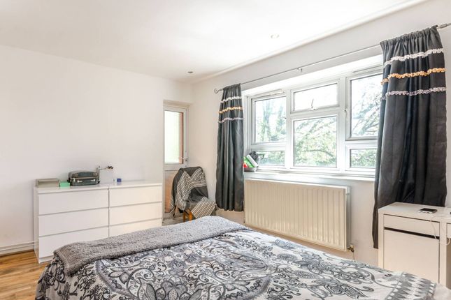 Flat for sale in Cornwall Street, Shadwell, London