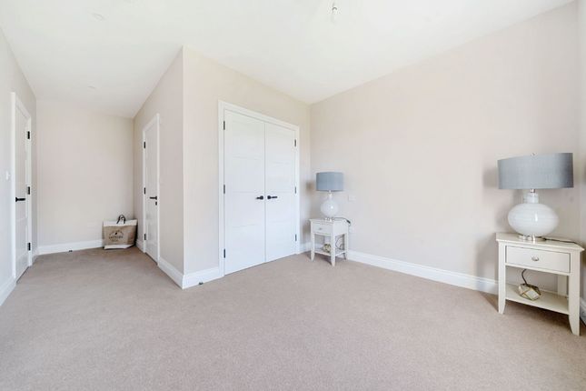 Flat to rent in Victory, Thamesfield Village, Wargravenue Road, Henley-On-Thames, Oxfordshire