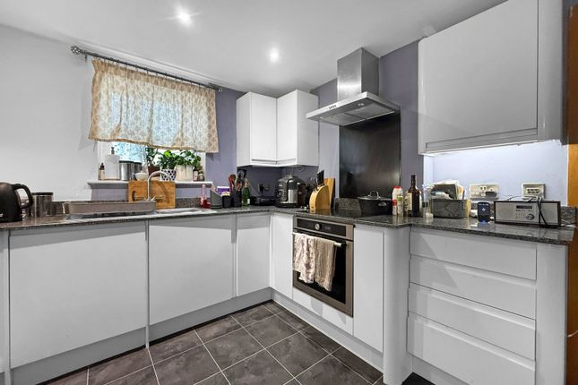 Adcroft Drive, Trowbridge photo 3