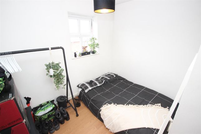 Flat for sale in Crownoakes Drive, Wordsley, Stourbridge, West Midlands