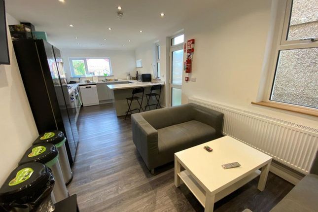 31 Bernard Street, Swansea photo 4