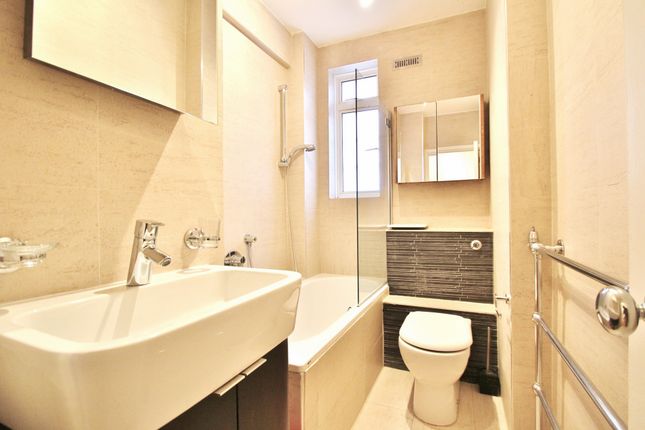 Flat 260 Latymer Court, Hammersmith Road, London photo 4