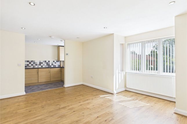 16, Watery Court, Merseyside photo 4