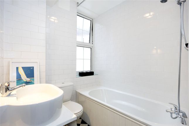 Flat for sale in Sussex Gardens, London