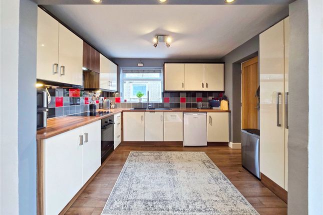 3, Hempshaw Avenue, Rossendale photo 4