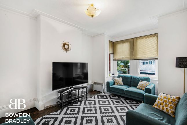129 Auckland Road, Ilford photo 3