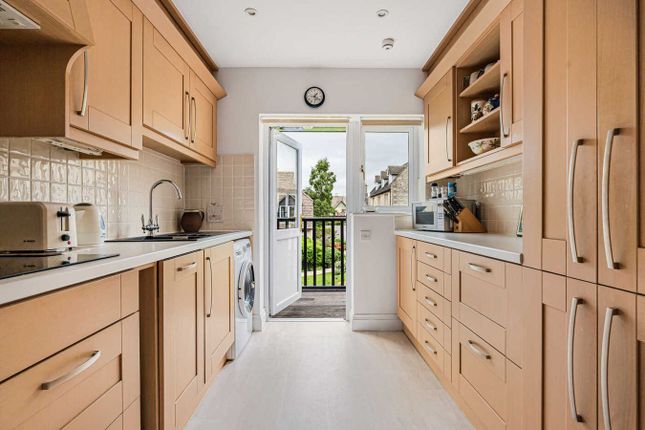 19, Stuart Court, Minchinhampton photo 4