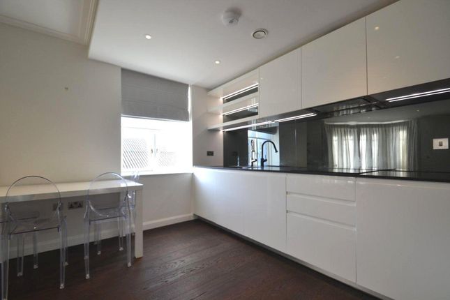 Flat for sale in Carnwath Road, Fulham