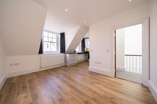 Flat to rent in Addison Gardens, London