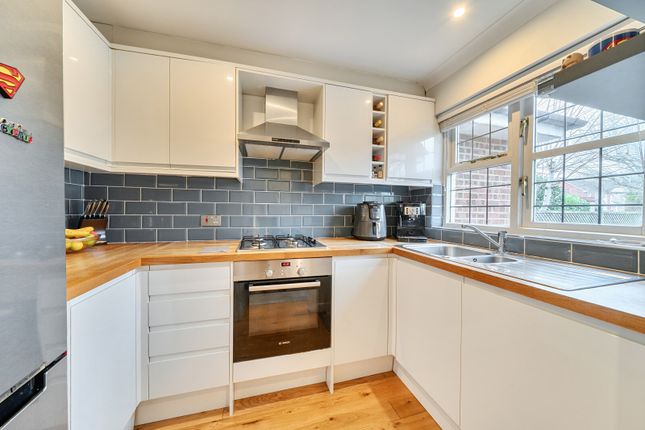 11, Warwick Deeping, Ottershaw photo 4