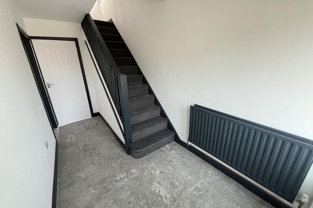 94 Rosslyn Road, Whitwick, Coalville, Leichester photo 2