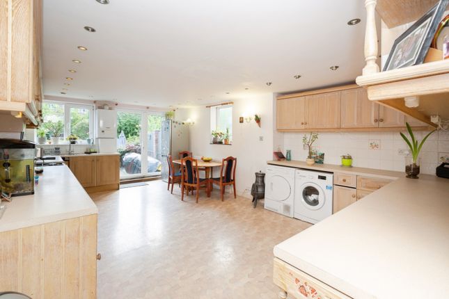 22, Lancaster Avenue, Barking photo 4
