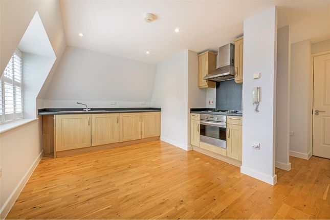 Flat 8, Verano Lodge 11A, The Avenue, Worcester Park photo 2