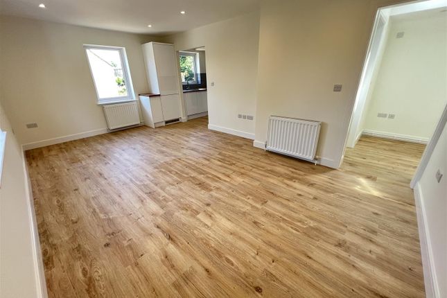 Thumbnail Flat to rent in Oyster Row, Cambridge