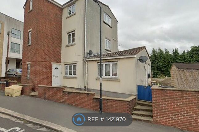 2 bed flat to rent in Hillside Rise, Bristol BS15