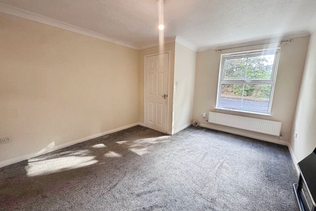 St Marks Close, WORKSOP photo 3