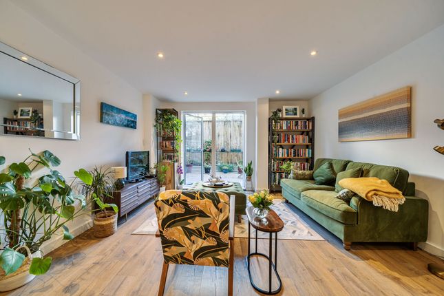 Flat G04, Ceram Court, London photo 4