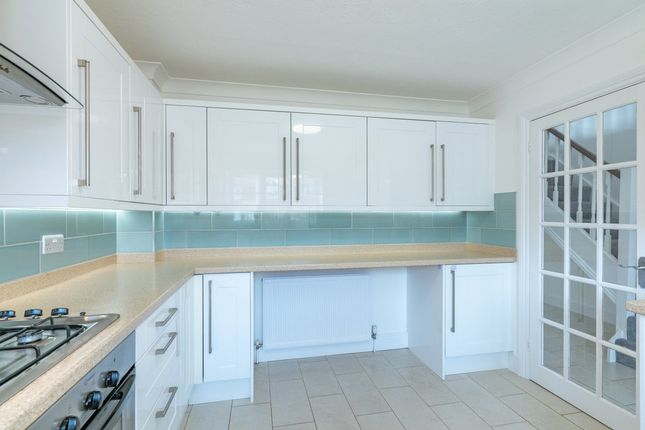 8, Naseby Avenue, Folkestone photo 4