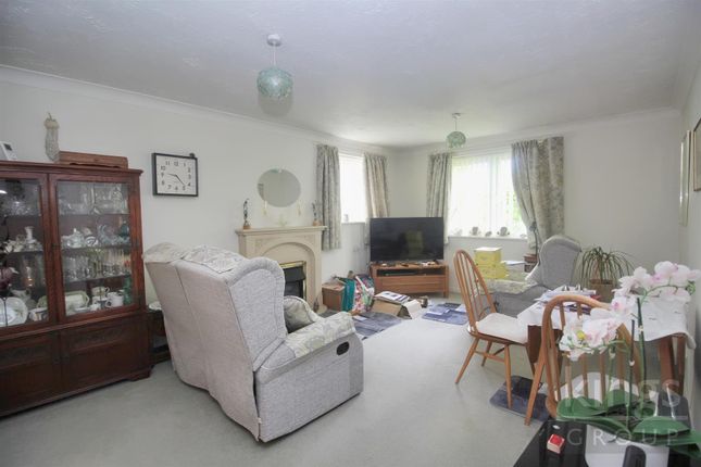 38 Silver Birch Court, Friends Avenue, Waltham Cross photo 2