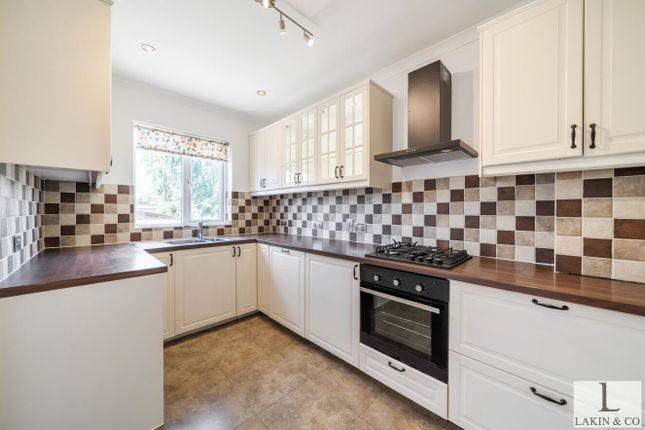 70, Mount Park Road, Pinner photo 4