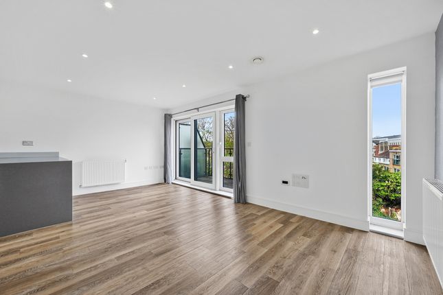 19 Hatton House, Hartfield Road, London photo 4