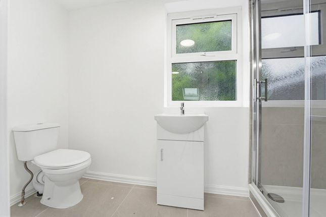 Room 4, 14 Gloucester Road, Acton photo 4