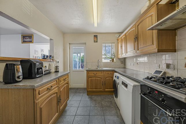 77, Weardale Avenue, Dartford photo 3